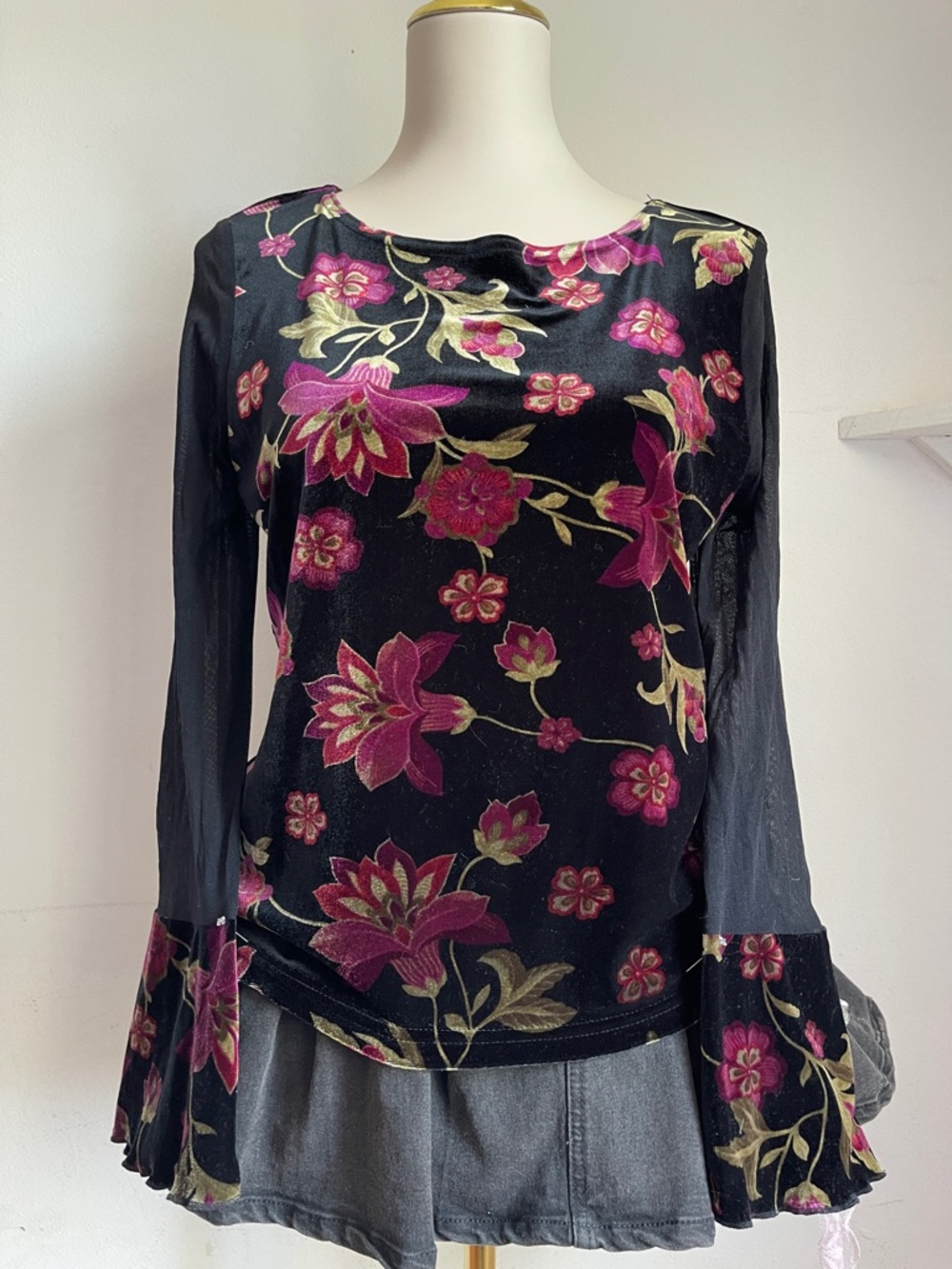 Vintage Black Velvet Long-Sleeve Top with Pink Floral Print